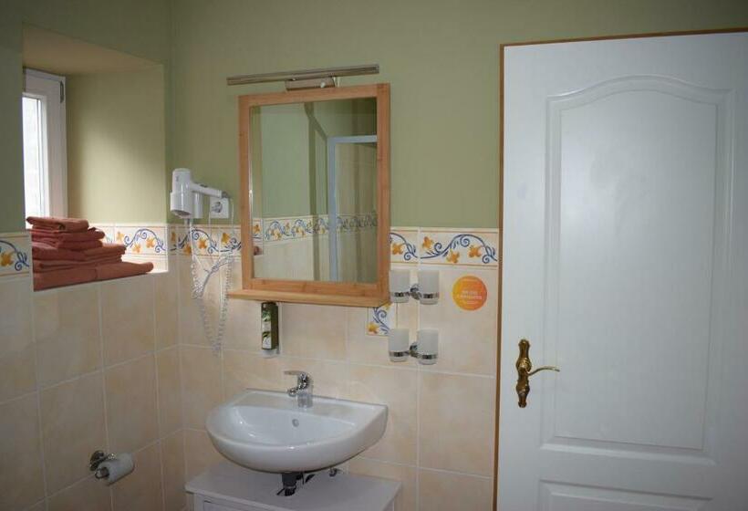 패밀리 룸, Gastund Weinhaus Zwiebelturm