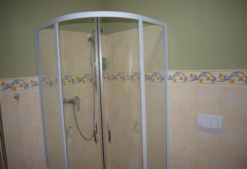 패밀리 룸, Gastund Weinhaus Zwiebelturm