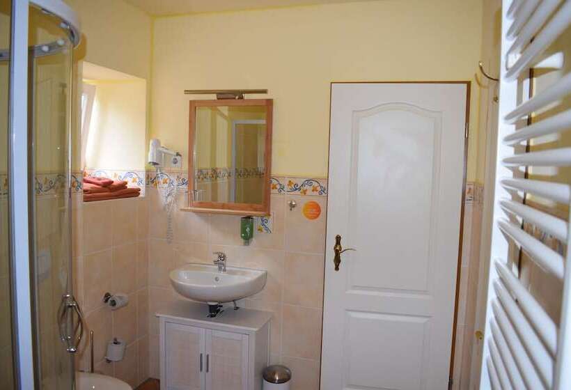 패밀리 룸, Gastund Weinhaus Zwiebelturm