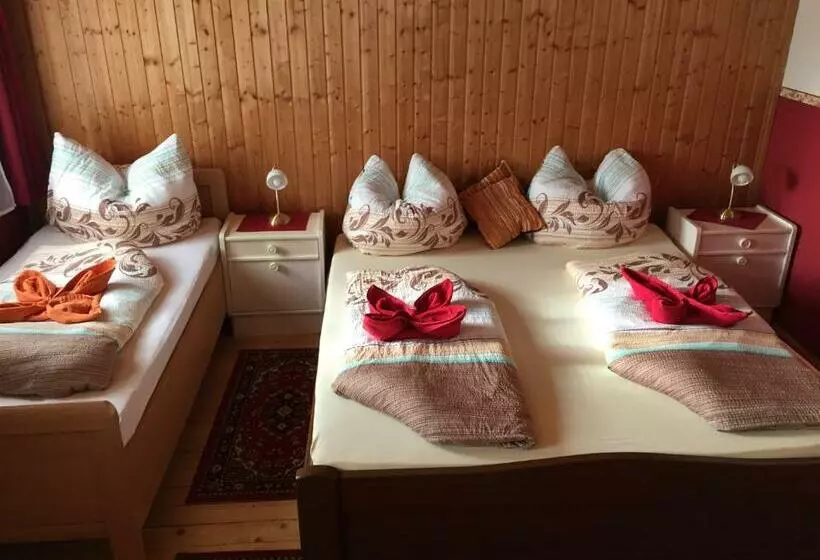バスルーム共有のトリプルスタンダード, Gasthaus Luggwirt