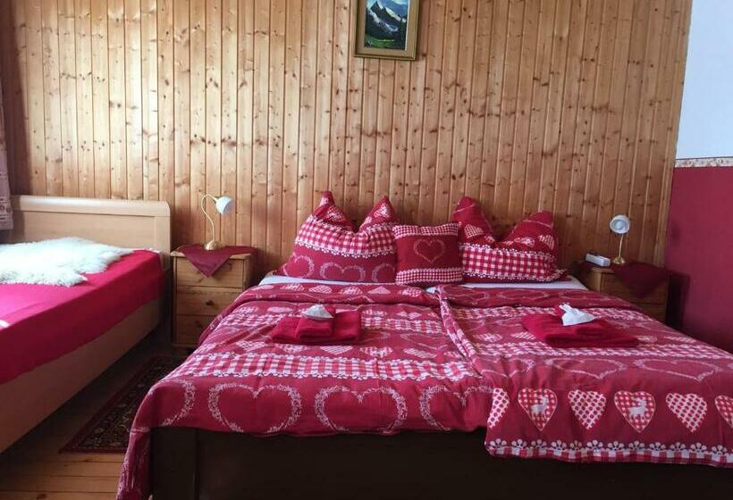 חדר סטנדרט לשלושה עם חדר אמבטיה משוף, Gasthaus Luggwirt