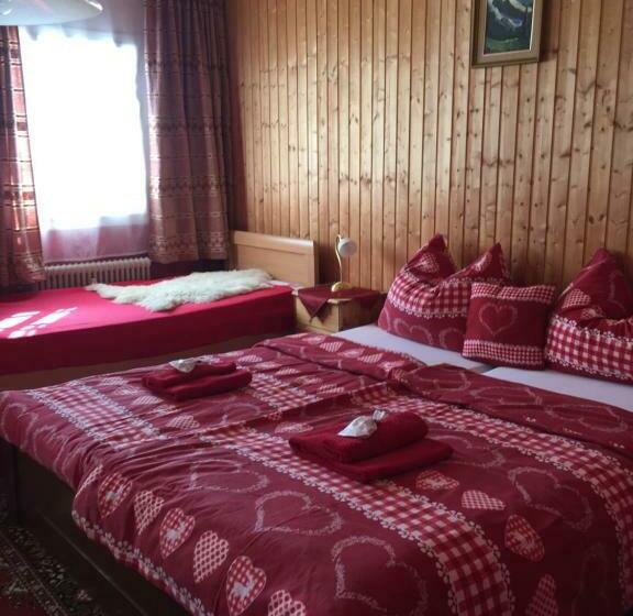 חדר סטנדרט לשלושה עם חדר אמבטיה משוף, Gasthaus Luggwirt