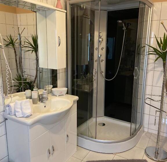 חדר משפחתי, Gasthaus Luggwirt