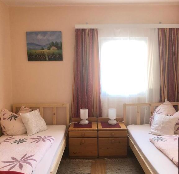 חדר משפחתי, Gasthaus Luggwirt