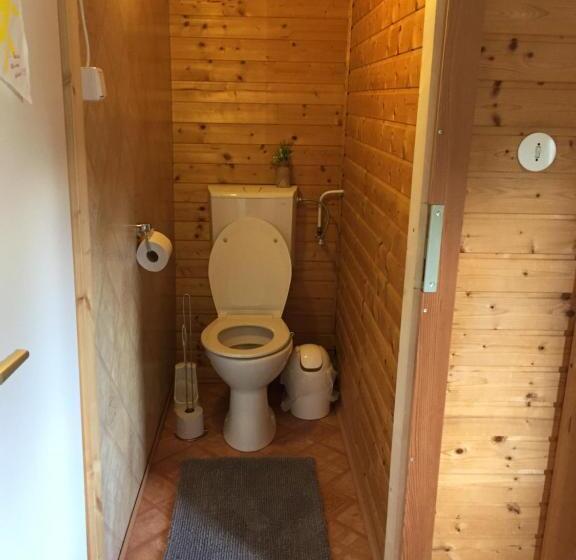 חדר סטנדרטי לארבעה עם חדר אמבטיה משותף, Gasthaus Luggwirt