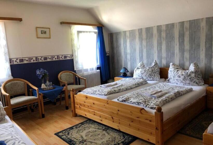 חדר סטנדרטי לארבעה עם חדר אמבטיה משותף, Gasthaus Luggwirt