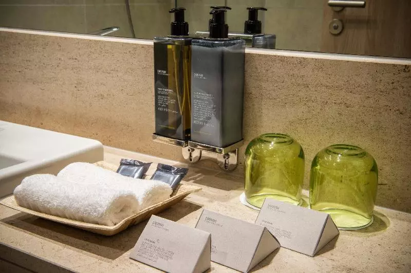 اتاق استاندارد با تخت دو نفره بزرگ, Holiday Inn Frankfurt Airport, An Ihg