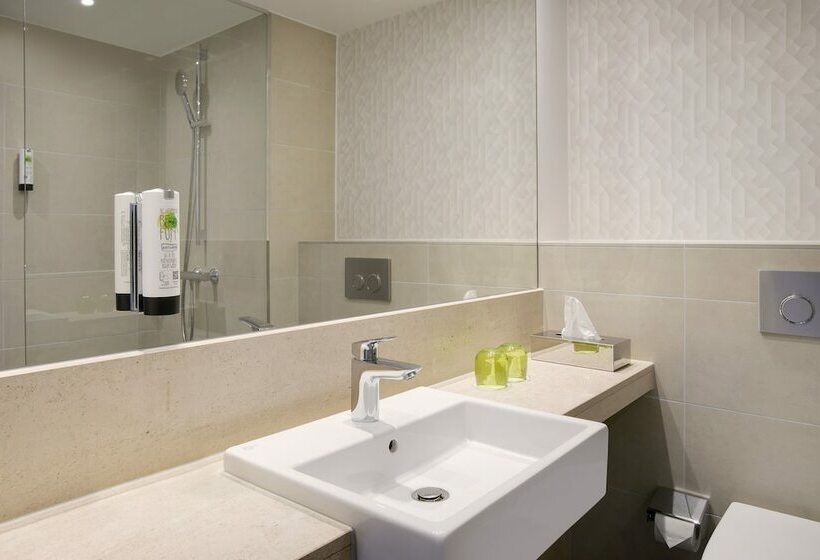 חדר סטנדרט, Holiday Inn Frankfurt Airport, An Ihg