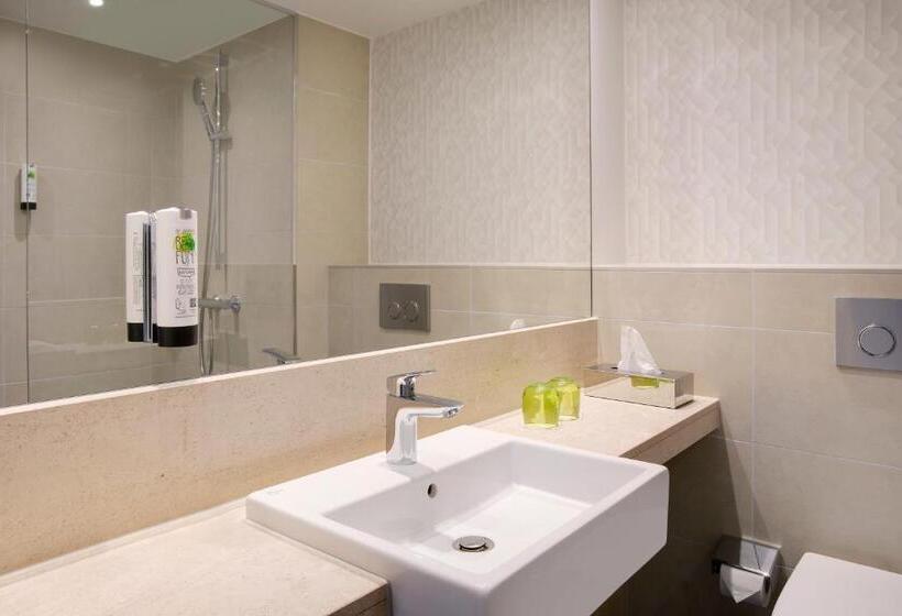 חדר סטנדרט מיטה זוגית, Holiday Inn Frankfurt Airport, An Ihg