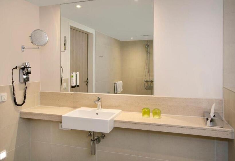 חדר סטנדרט מיטה זוגית, Holiday Inn Frankfurt Airport, An Ihg