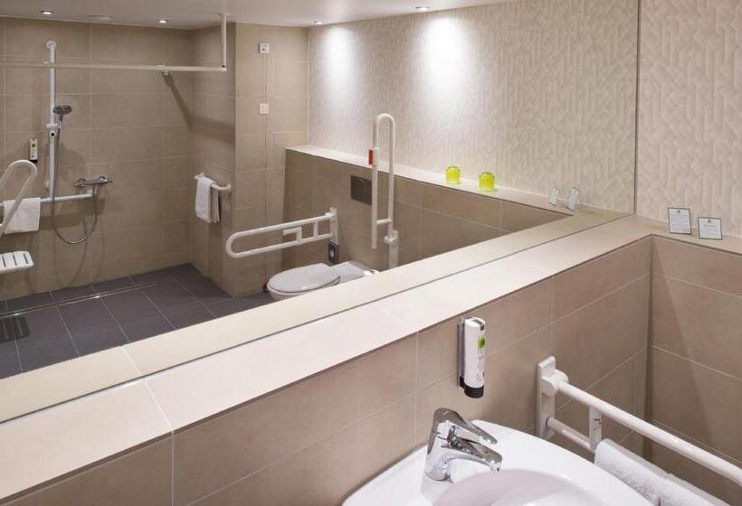 اتاق استاندارد با تخت دو نفره بزرگ برای معلولان, Holiday Inn Frankfurt Airport, An Ihg