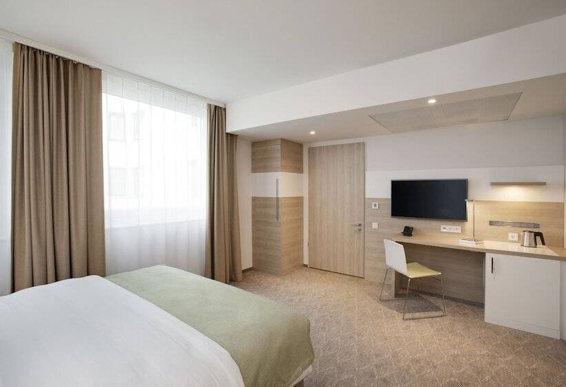 חדר סטנדרט מיטה זוגית, Holiday Inn Frankfurt Airport, An Ihg