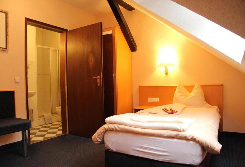 غرفة قياسية فردية, Klinger