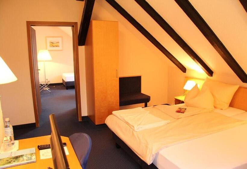 غرفة قياسية ثلاثية, Klinger