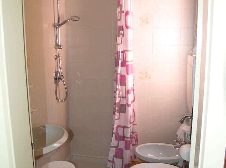 バルコニー付きスタンダードルーム, Rosalpina