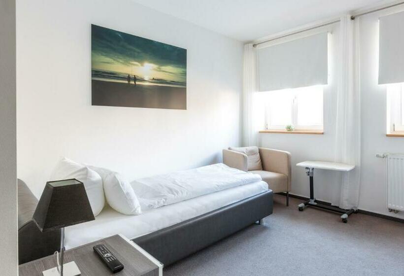 اتاق استاندارد یک نفره, Und Restaurant Zeus