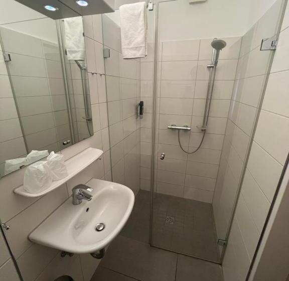 غرفة أساسية ثلاثية, M&m Hotel   Seevetal