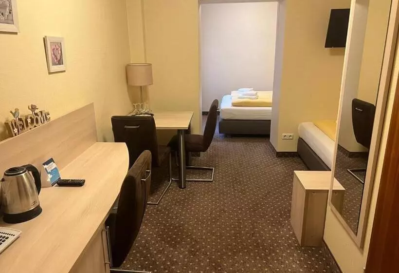 Basic Kolmen Hengen Huone, M&m Hotel Seevetal