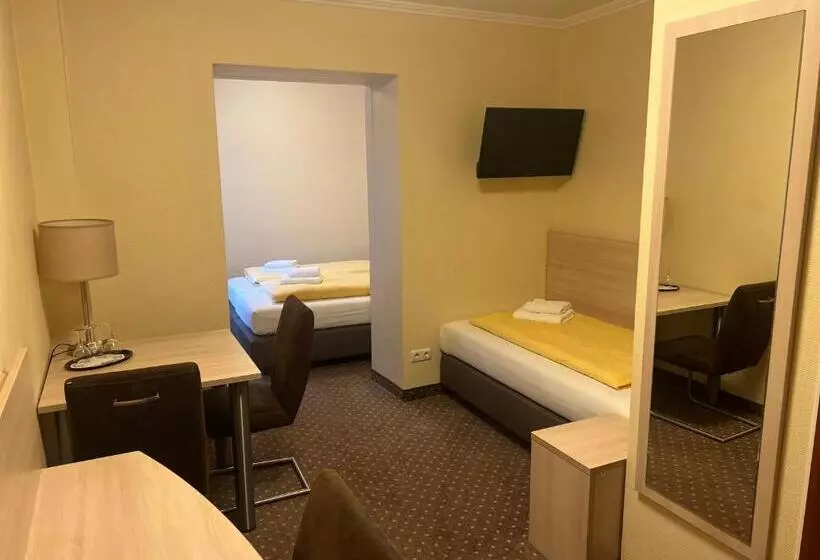 Basic Kolmen Hengen Huone, M&m Hotel Seevetal