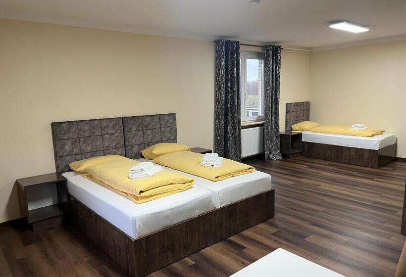 غرفة قياسية ثلاثية حمام مشترك, M&m Hotel   Seevetal