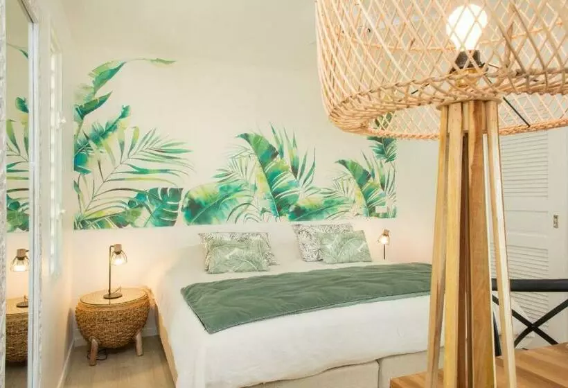 بانگلوی استاندارد با چشم‌انداز دریا, Raiatea Lodge