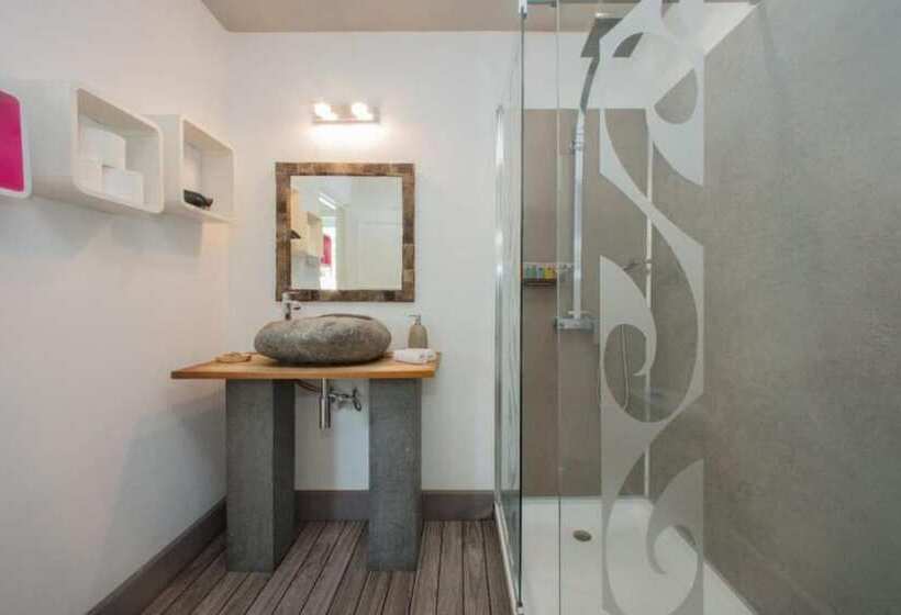 اتاق استاندارد با چشمانداز دریاچه, Raiatea Lodge