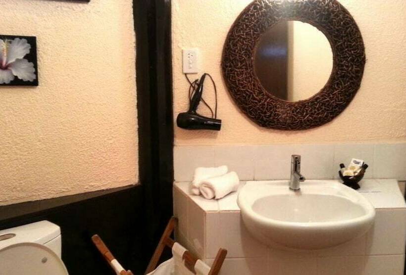 بانگلوی استاندارد, Le Lagoto Resort & Spa