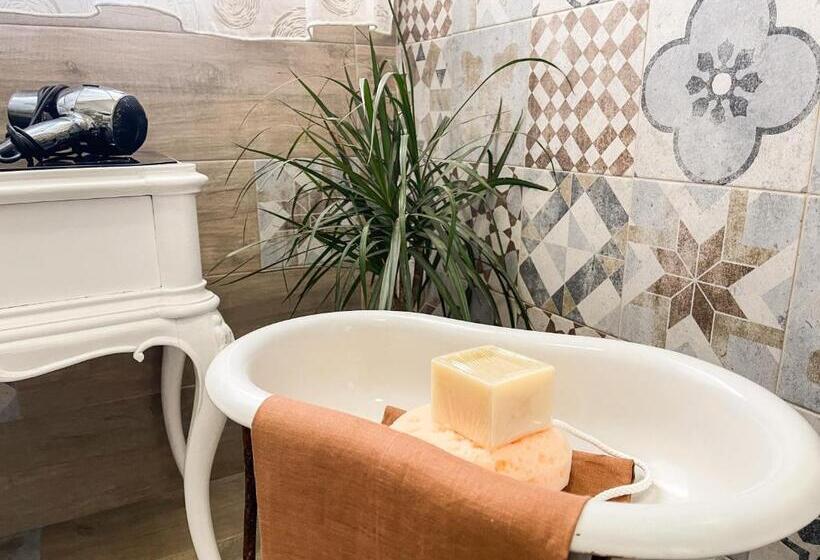 标准间, B&b Dietro Il Politeama