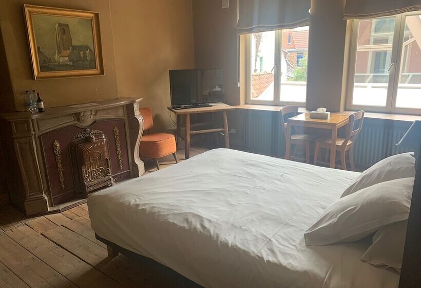 Deluxe Svit, B&b 1669