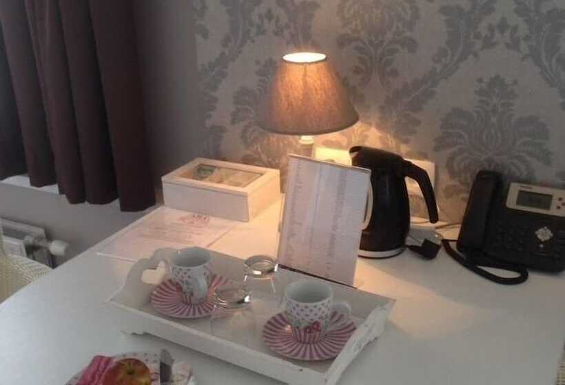 جناح جونيور, Ara Dune