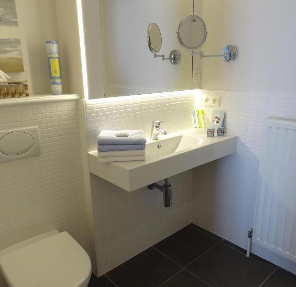 غرفة عائلية, Ara Dune