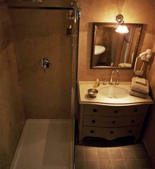 Deluxe Svit, B&b 1669