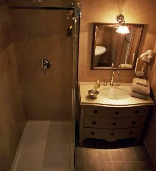 سوییت لوکس, B&b 1669