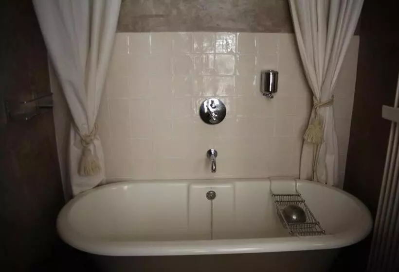سوییت لوکس, B&b 1669