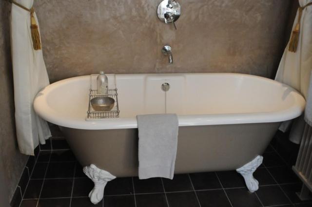 Deluxe Svit, B&b 1669