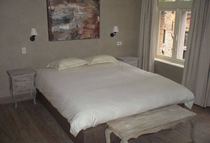 Deluxe Svit, B&b 1669