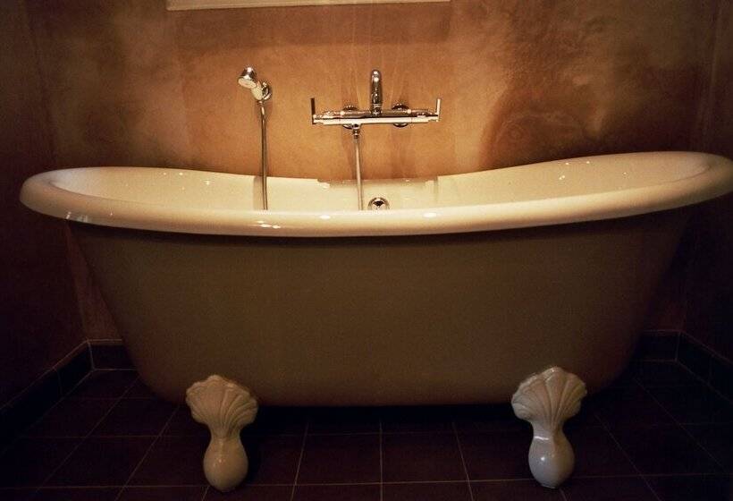 Deluxe Svit, B&b 1669