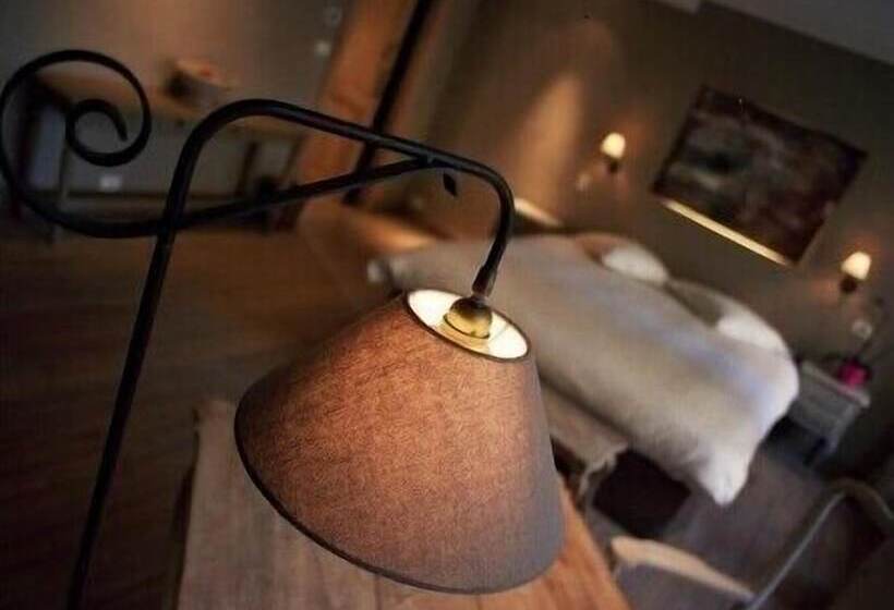 Deluxe Svit, B&b 1669