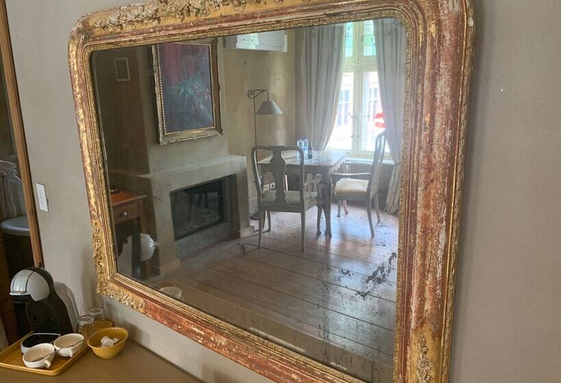 Deluxe Svit, B&b 1669