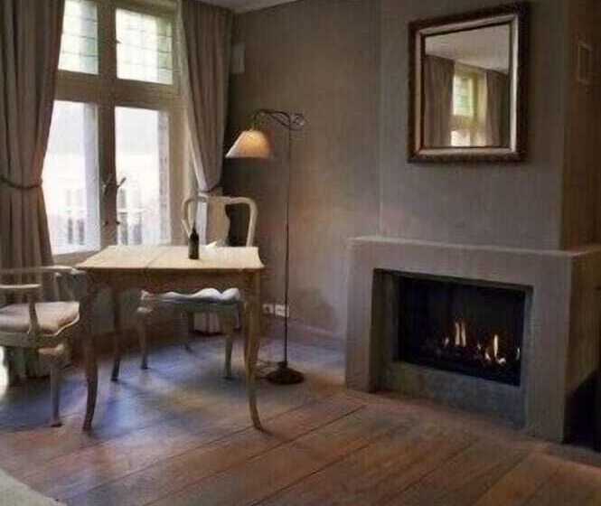 Deluxe Svit, B&b 1669