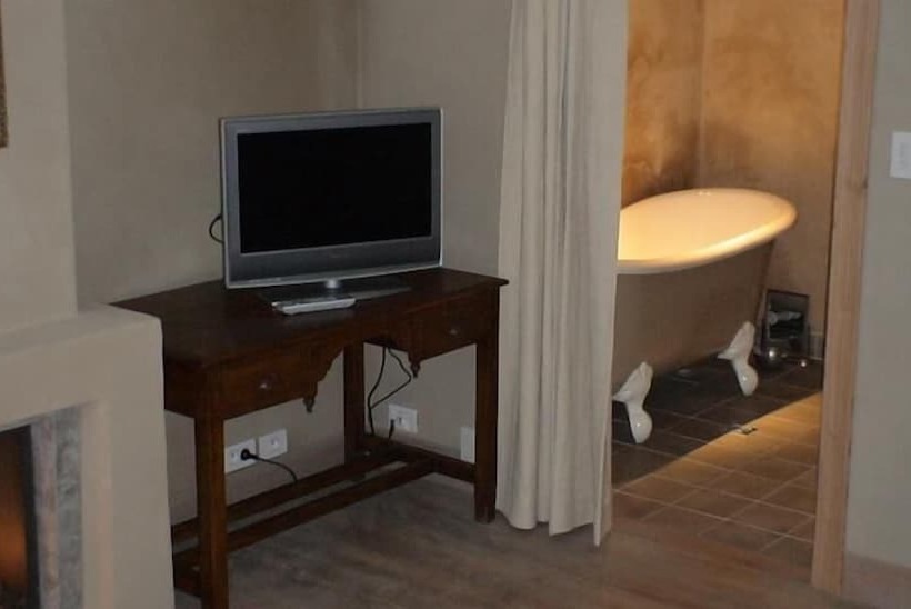 Deluxe Svit, B&b 1669