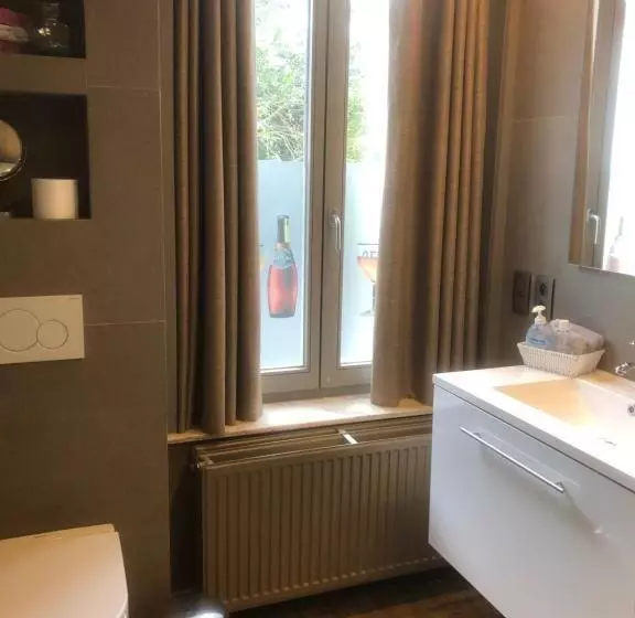 デラックスルーム, Duivels Paterke Harelbeeksestraat 29, 8500 Kortrijk