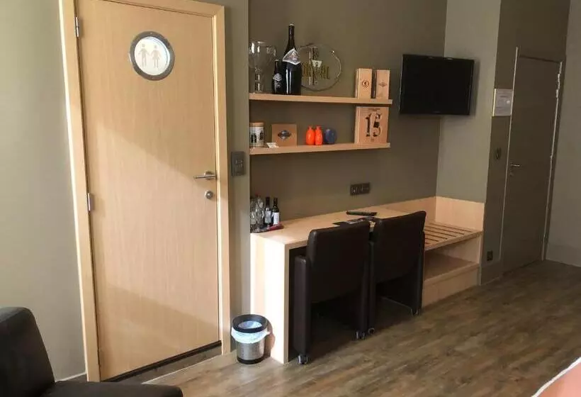 デラックスルーム, Duivels Paterke Harelbeeksestraat 29, 8500 Kortrijk