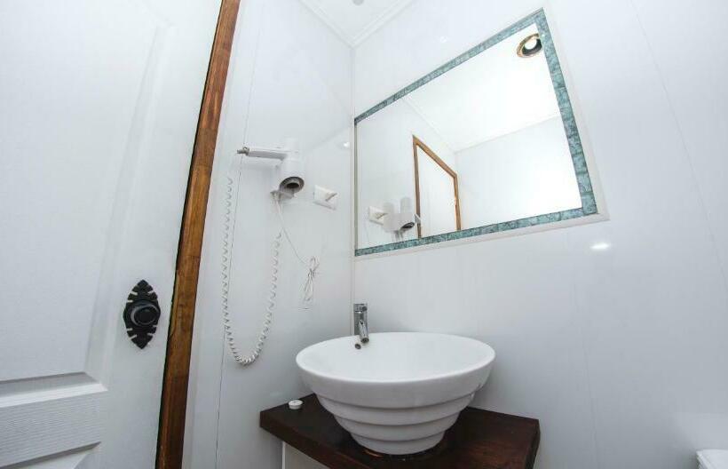 Standaard Driepersoonskamer, Hallef