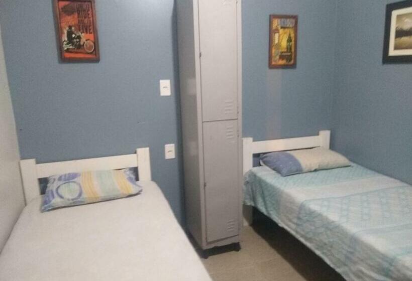 Bed in een Gedeelde Kamer, Hostel Freeway