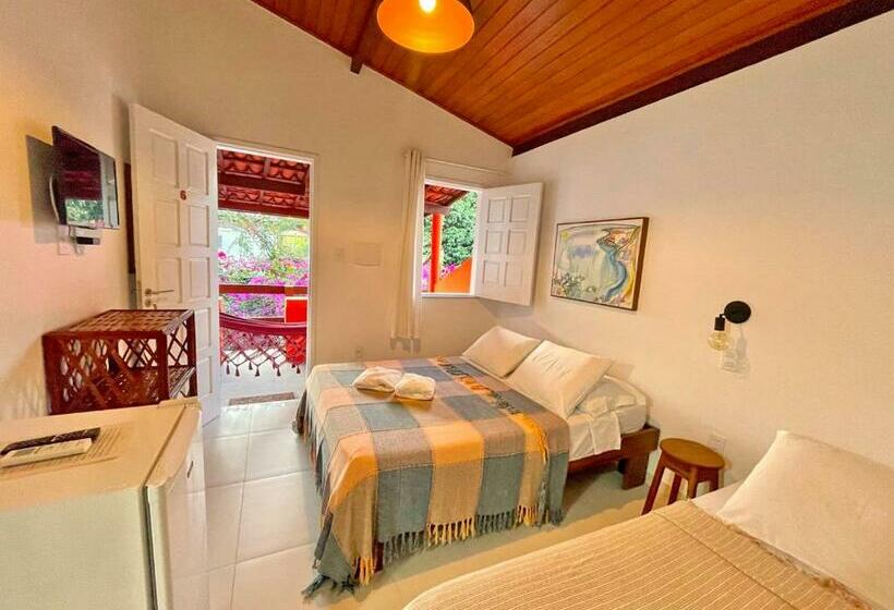 غرفة قياسية ثلاثية مزودة بشرفة, Pousada Aconchego