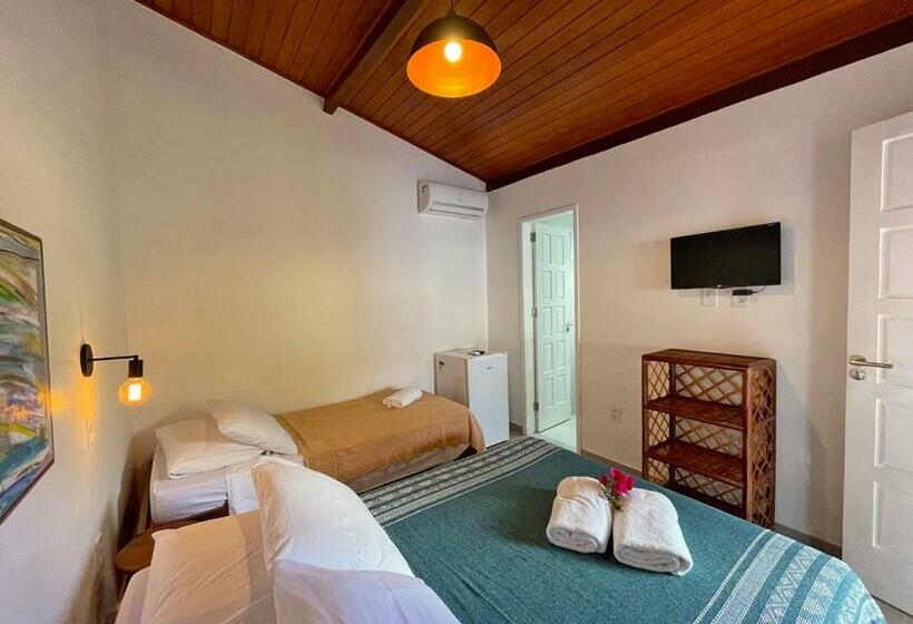 غرفة قياسية ثلاثية مزودة بشرفة, Pousada Aconchego