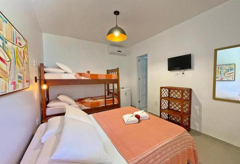 غرفة قياسية رباعية مزودة بشُرفة, Pousada Aconchego