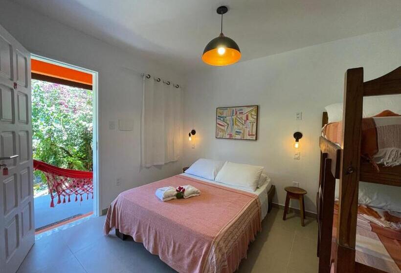 غرفة قياسية رباعية مزودة بشُرفة, Pousada Aconchego