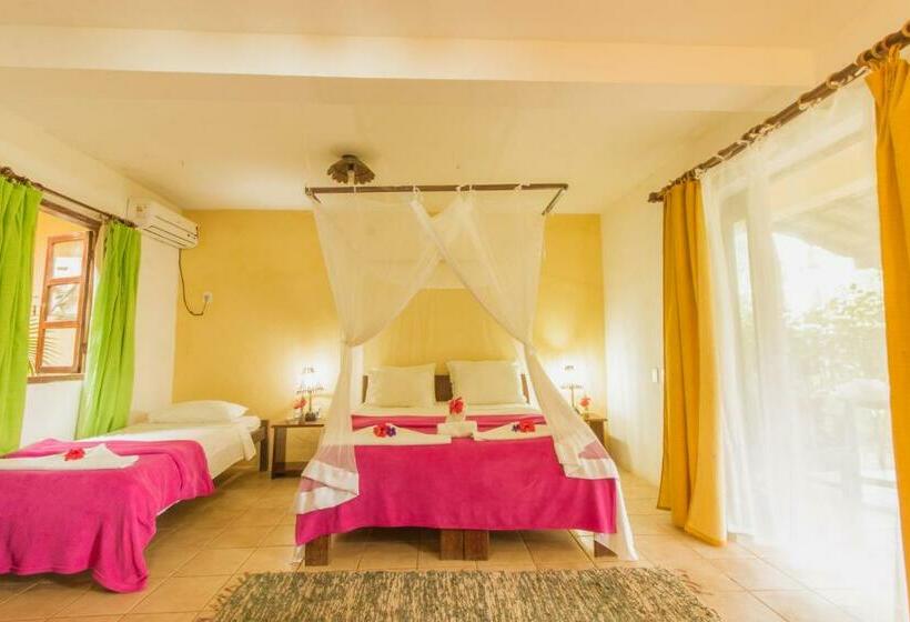 غرفة قياسية ثلاثية, Pousada Villa Bianca